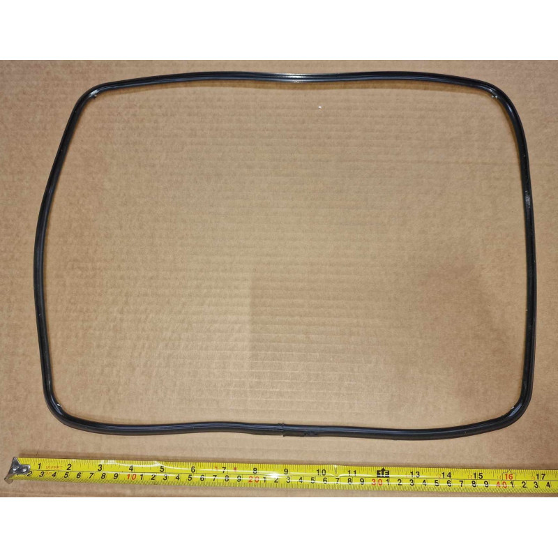 Bottom oven door seal assembly